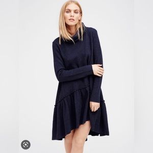 Free People Ruffle Up Tunic Navy LARGE- EUC